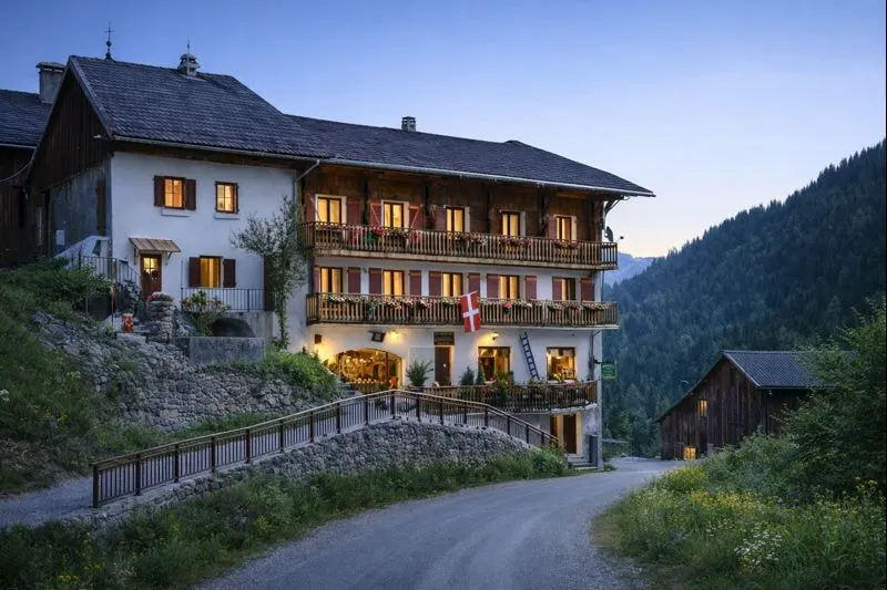 Splendid ski-in,ski-out historical chalet! - Image 1