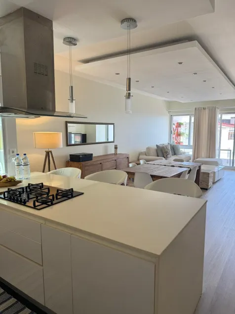 Modern Sea View Apartment in the Heart of Maputo - Image 1