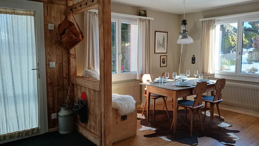 Miris Cozy Corner - Image 1