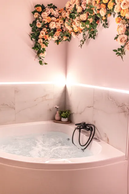 Almond II Jacuzzi Suite•Self Check-In•Easy Parking - Image 1
