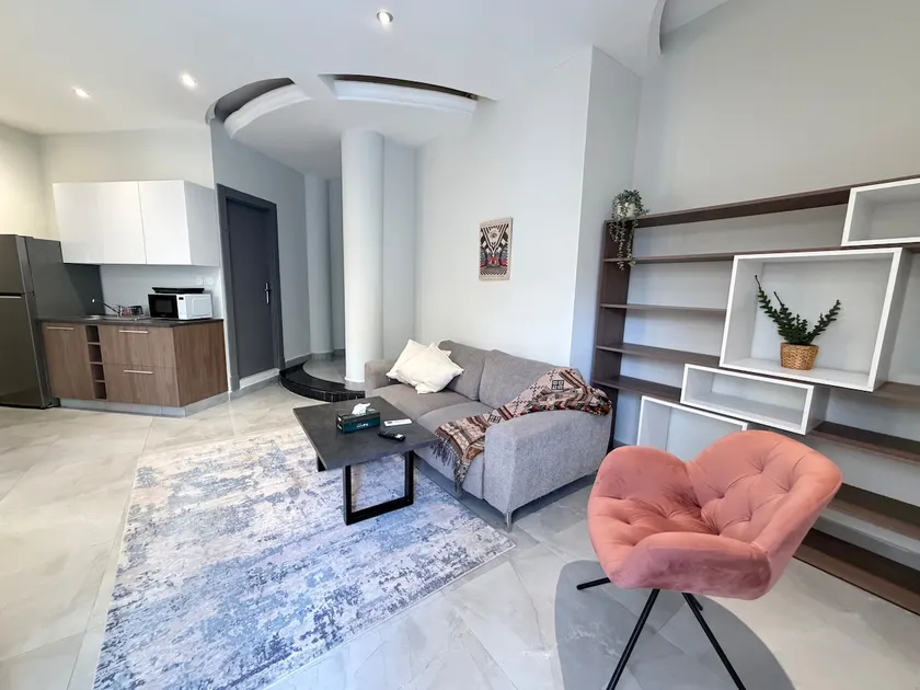 Modern Pool-Access Apartment - Image 1