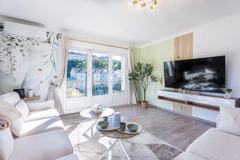 Marie - Spacious, Bright - 2 Bathrooms - 4 beds - Wi-Fi - Image 1