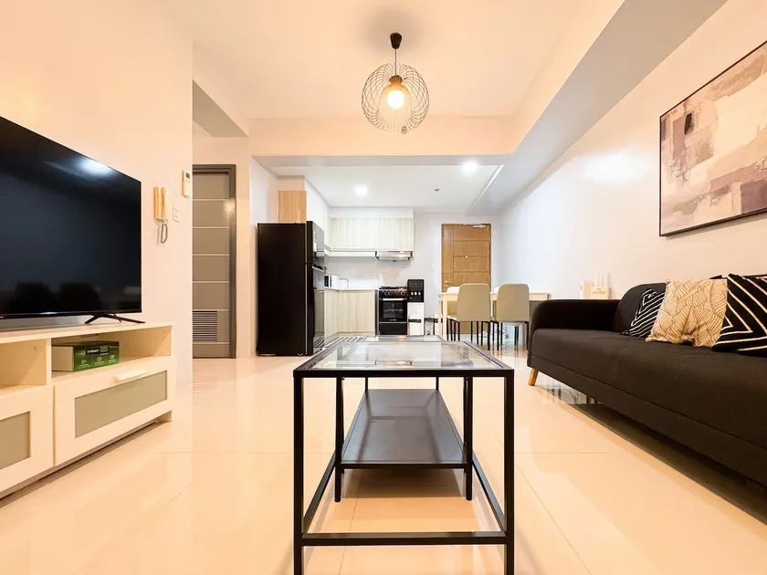 Luxx 2BR w/ Balcony | near IEC Convention Cebu - Image 1