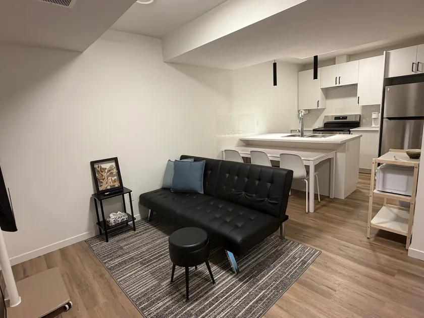 Basement Suite| 1BR | Sleeps 3 | Twin & Queen Beds - Image 1