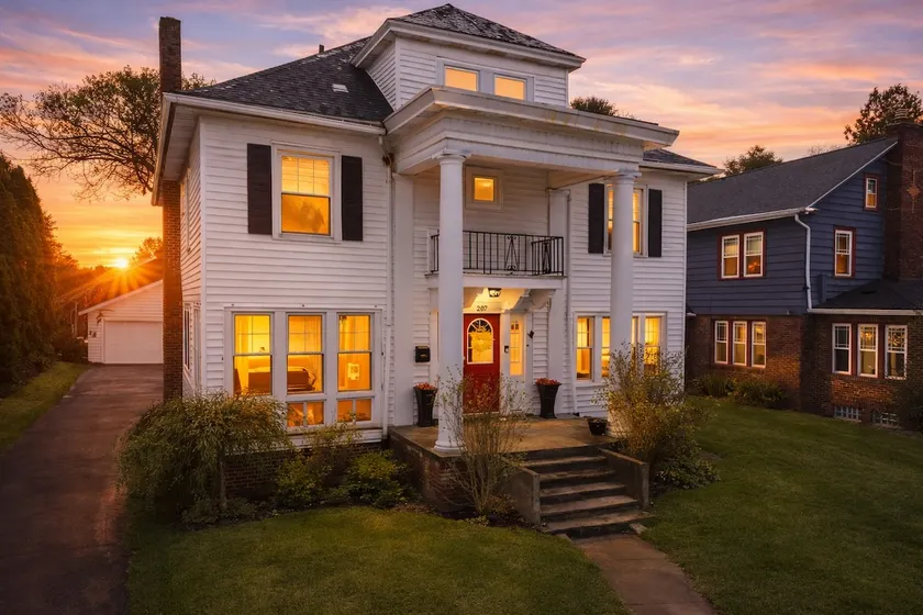 Large home, Sleeps12, Firepit, near Downtown/SU - Image 1