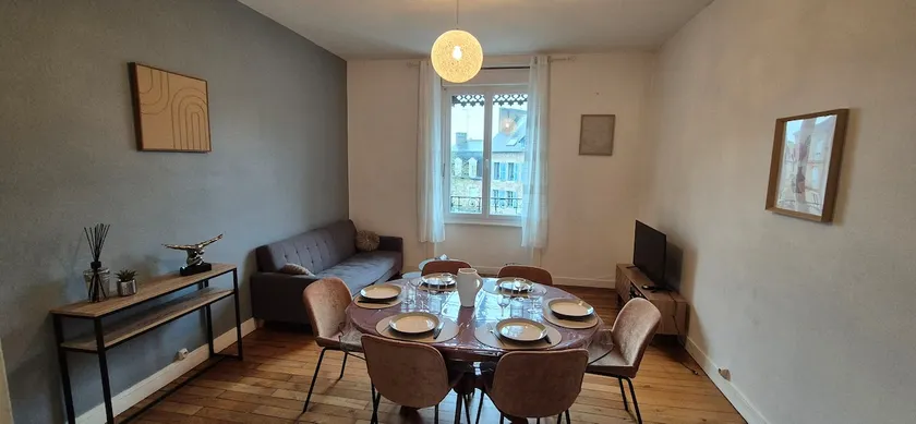 Bright apartment in the center of Fougères for 6 people - Image 1