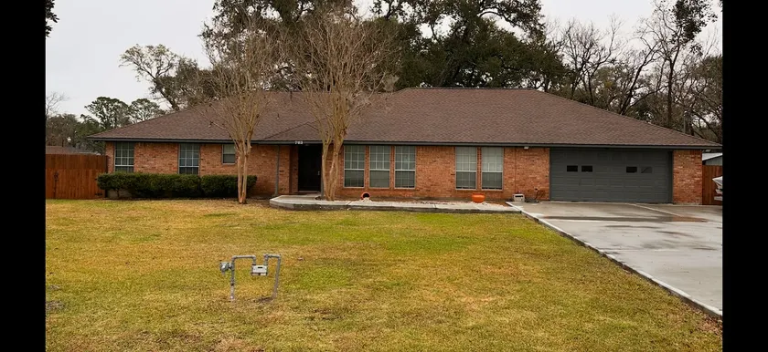 Quiet 3-bedroom retreat on the edge of town - Image 1