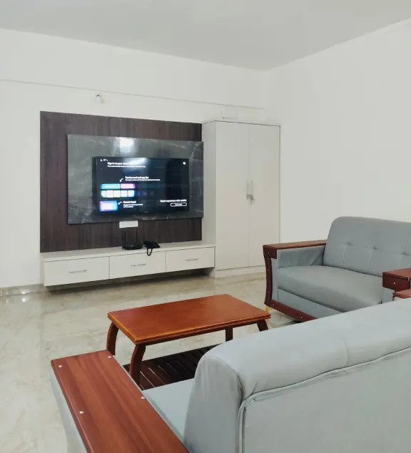 Premium 2BHK Serviced Apartment Near Airport| WiFi - Image 1