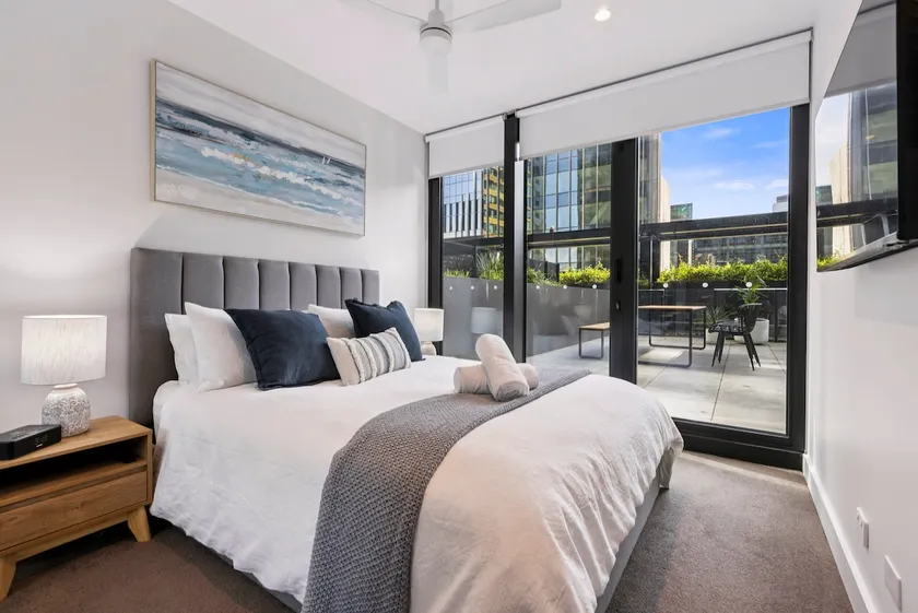 2Bdrm Apt with Lge Terrace near Sthn Cross Station - Image 1
