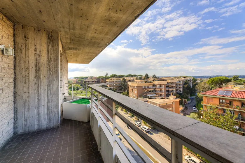 Bright Apartment with a View, Pool and Parking - Image 1