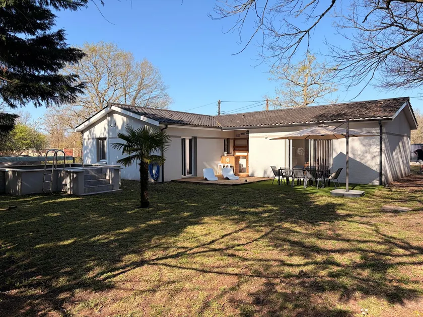 House with pool, ideal for holidays & pro stay. - Image 1