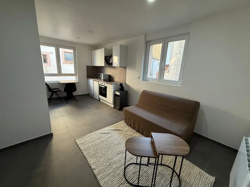 Furnished 2-bedroom apartment - Image 1