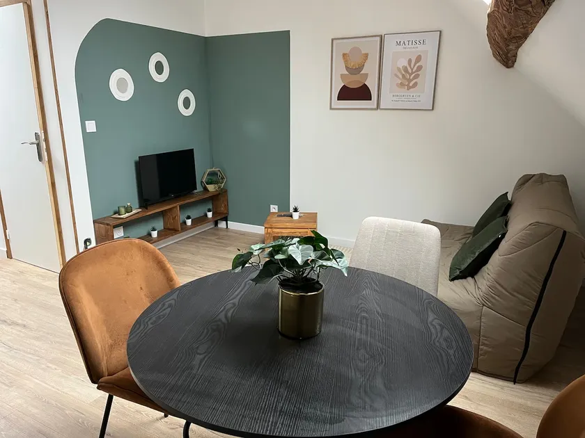 Air-conditioned 1-bedroom apartment, 4 people. - Image 1