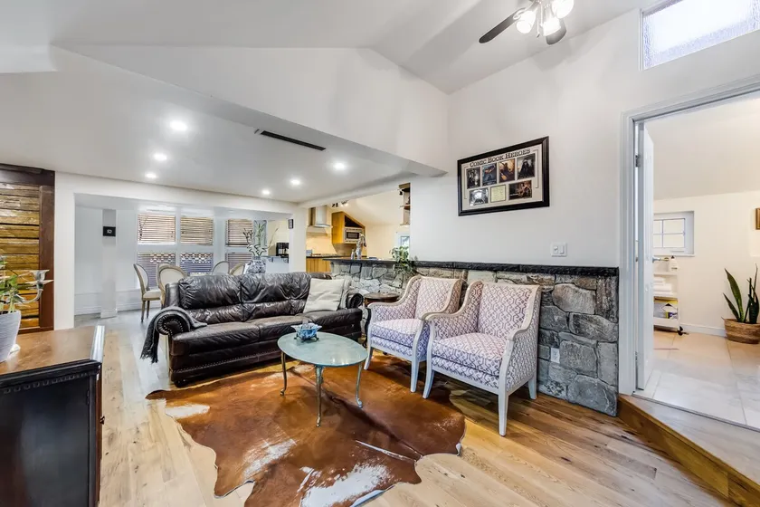 Maple Ridge Gem: 2BR Character Home near Nature - Image 1