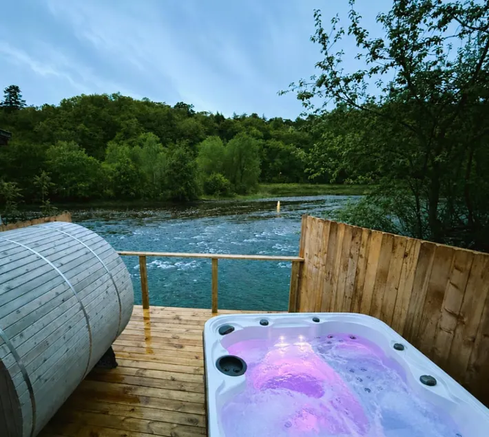 Lux Waterfront Spa Estate | Hot Tub, Sauna, Cinema - Image 1