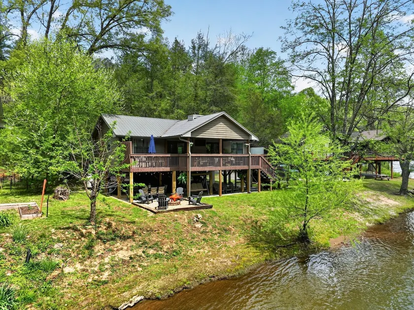 Reel Riverside Retreat: Hot tub, Fire Pit & Games - Image 1