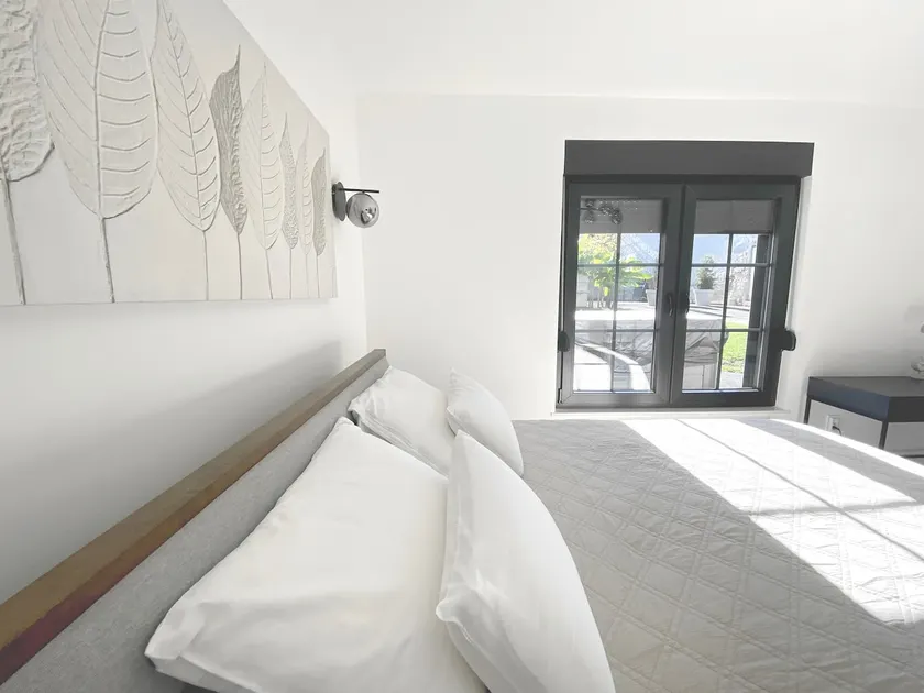 Petite Mansion - Image 1