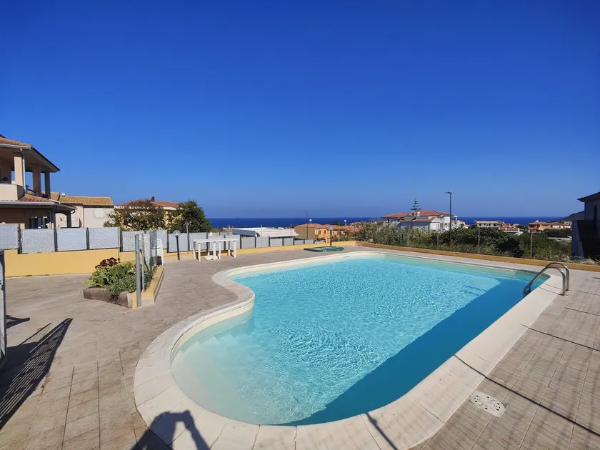 Lägenhet i villa med pool och nära havet - Image 1