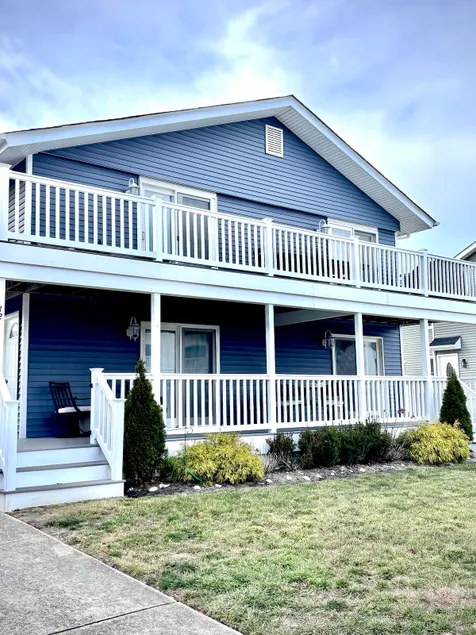 Lighthouse Retreat & A.C.+ Covered Porch+ Family - Image 1
