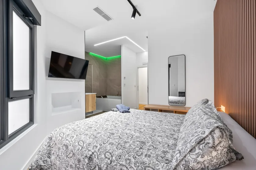 Nébula Rooms AG, Suite 1 - Image 1
