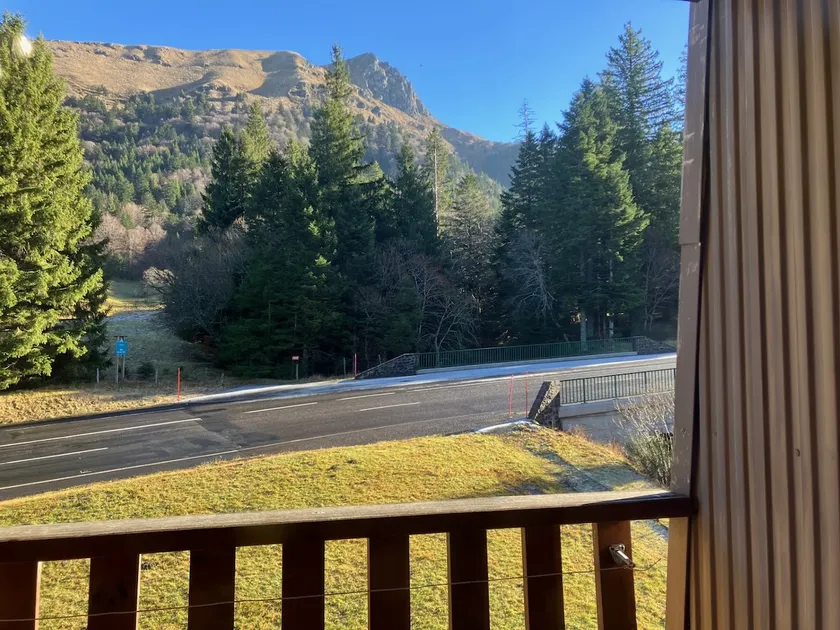 Chalet au Mont-Dore, 3 chambres, terrasse et parking, 8 couchages - FR-1-415-208 - Image 1