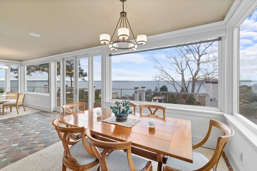 Stunning 180° Water & Mountain Views | Sleeps 8 - Image 1