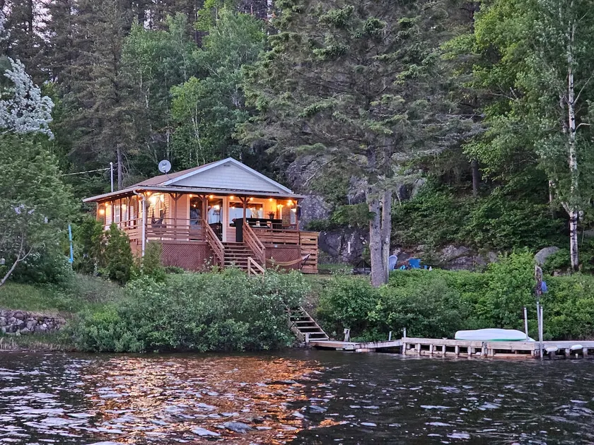 Refuge Boréal | Peaceful Lakefront - Image 1