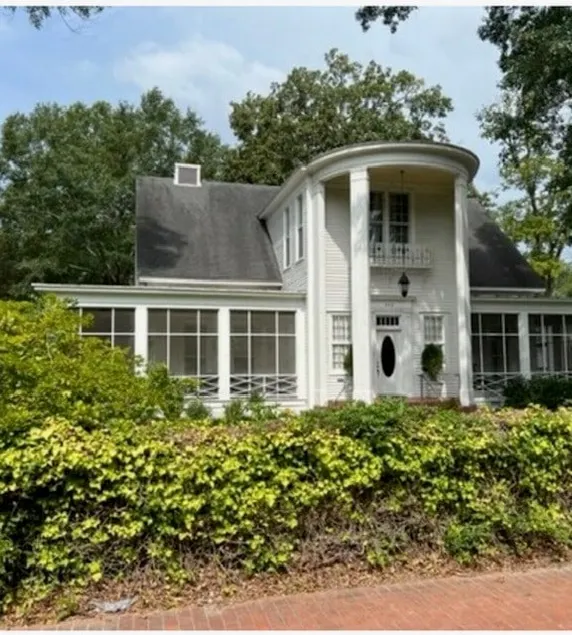 Historic Mansion that sleeps 8; close to SAU - Image 1