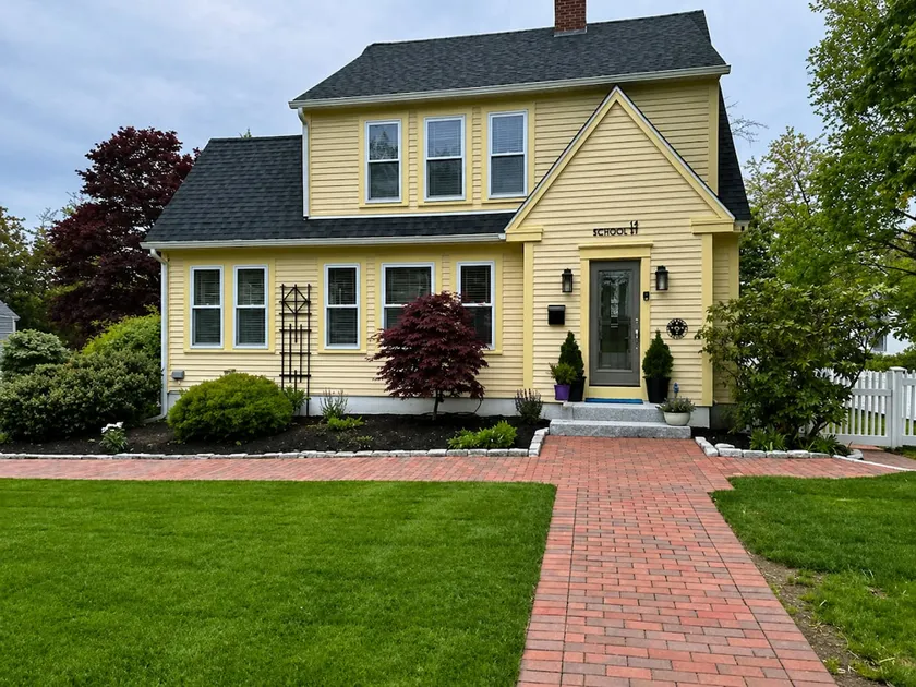 Bees Knees House | Walkable Coastal Retreat - Image 1