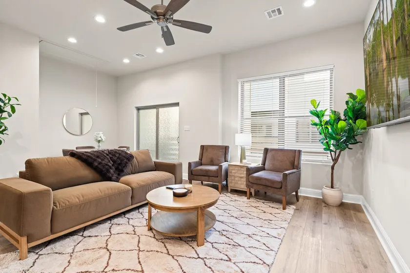 NEW-Willow House-KING-Garage-85”TV-Sports Complex - Image 1