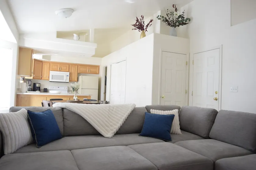Townhome w/ king size bed, chef's kitchen +chimney - Image 1