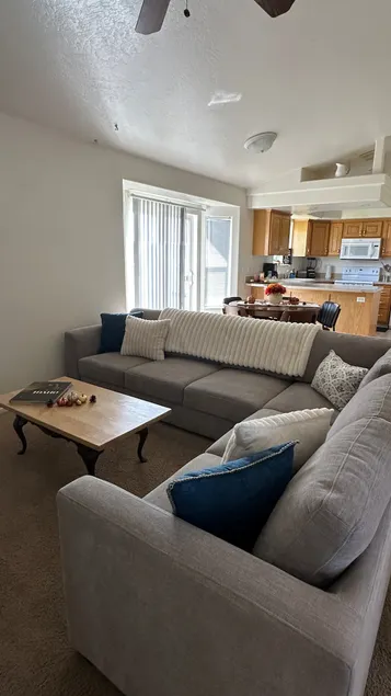 Townhome w/ king size bed, chef's kitchen +chimney - Image 1