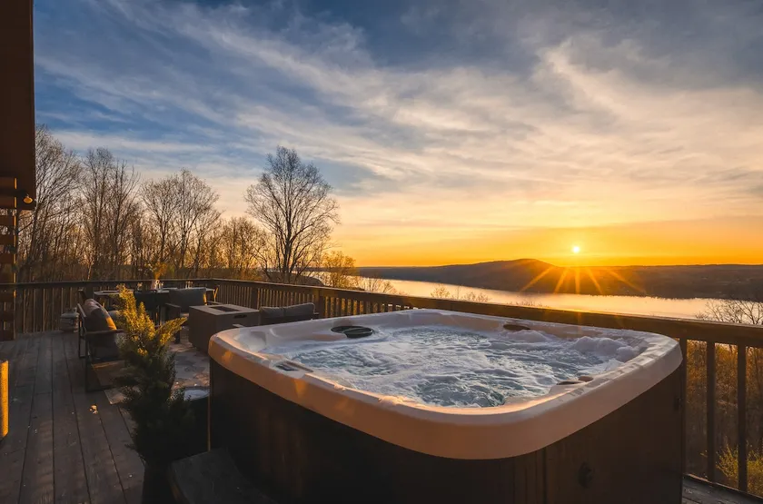 New! Luxury Chalet | Hot Tub | Sauna | Lake Views - Image 1