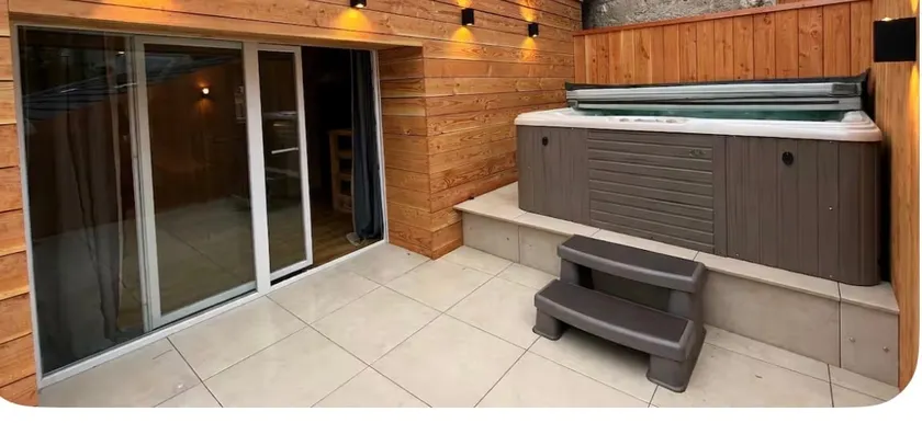 Relaxing stay • 10 people • Private Jacuzzi - Image 1