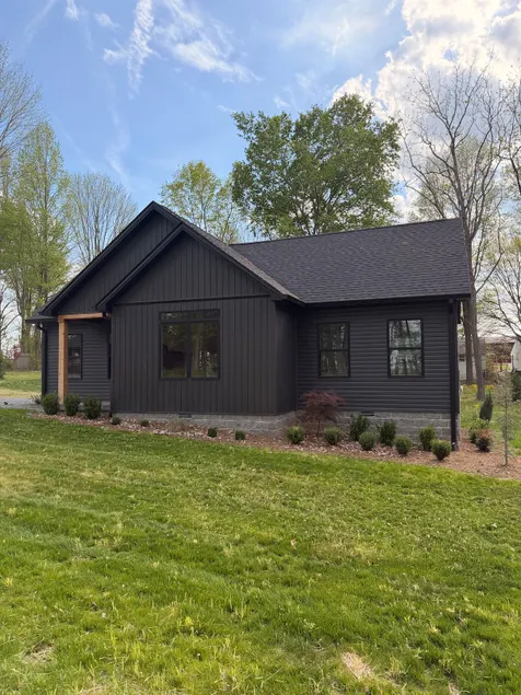 Lake Bluff Lodge - Image 1