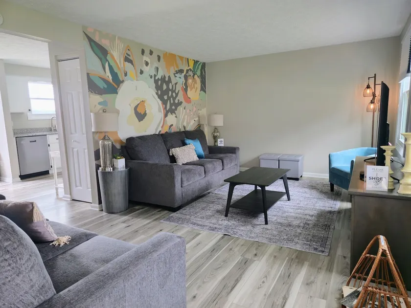 Charming Duplex in Bolivar 2 Bedroom 1.5 Bath - Image 1