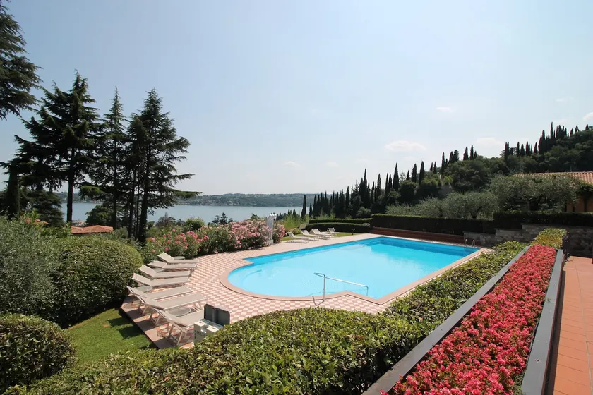 Spectacular view with pool - Image 1