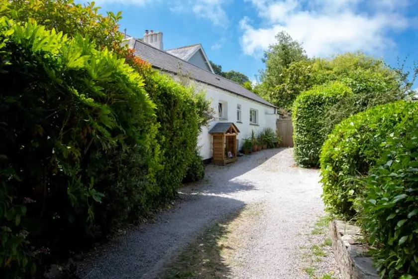 Peaceful Cottage nr Beaches & Dartmouth. Parking - Image 1