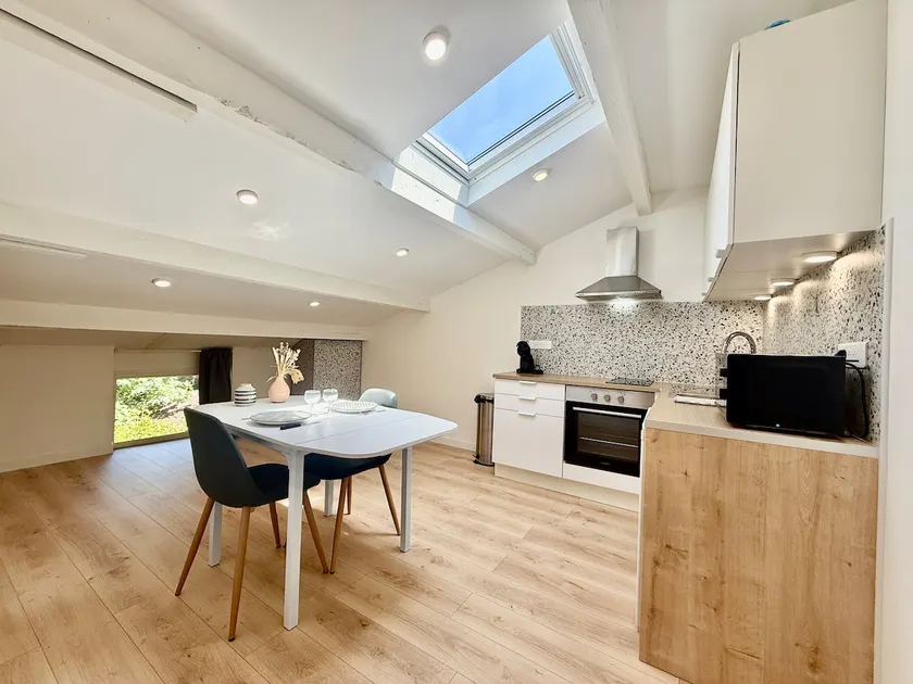 Cozy attic space • Bright and air-conditioned - Image 1