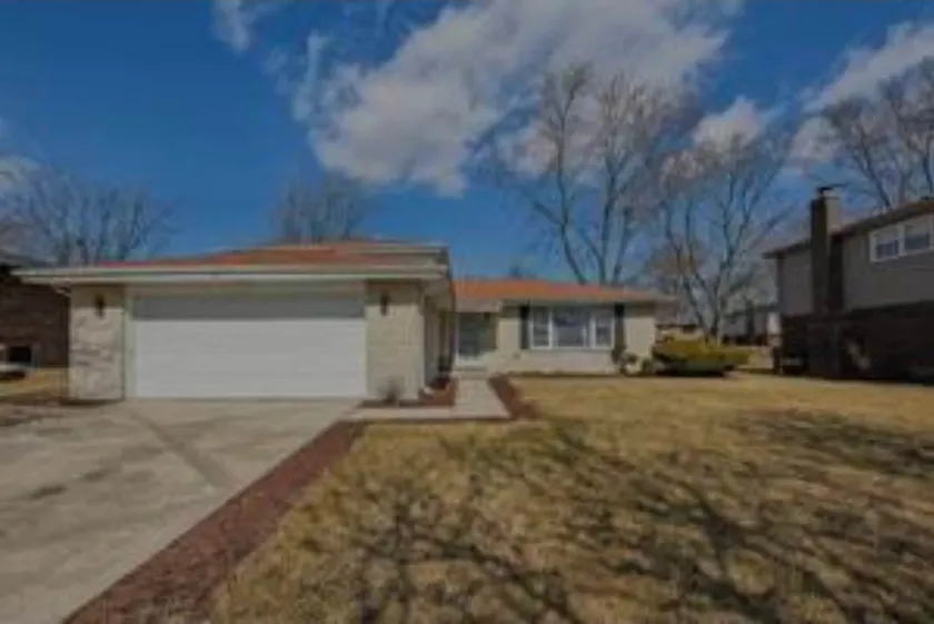 Stunning Brick Tri Level Home 420 friendly - Image 1