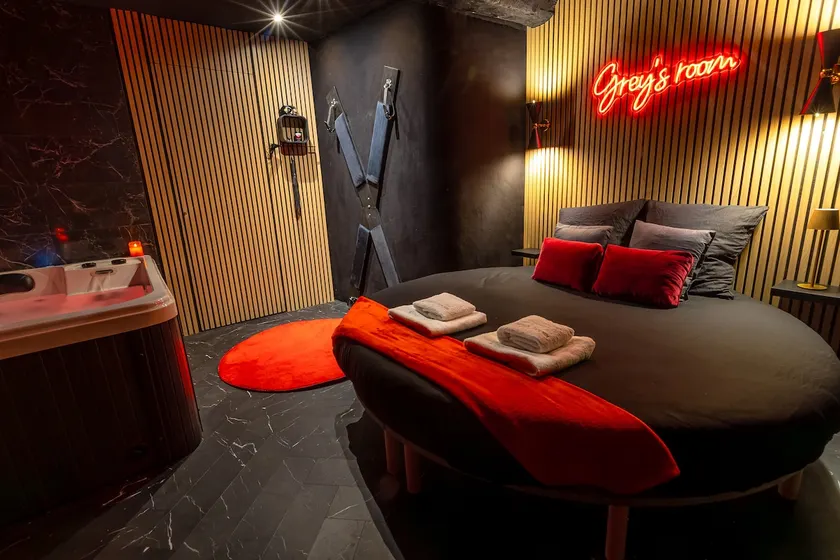 Grey's Room - Suite Sensuelle - SPA privatif - Image 1