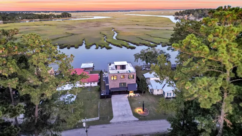 Riverfront Retreat w/Pool, Dock & Kayaks|Sleeps 14 - Image 1