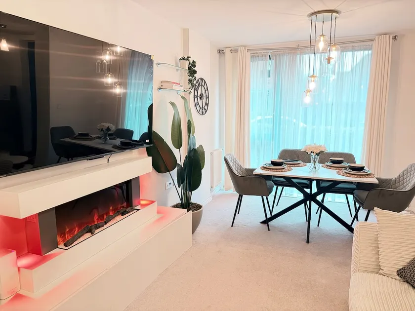 Luxury 2 Bedroom Duplex near O2 Arena, ExCeL Centre & Canary Wharf - Image 1