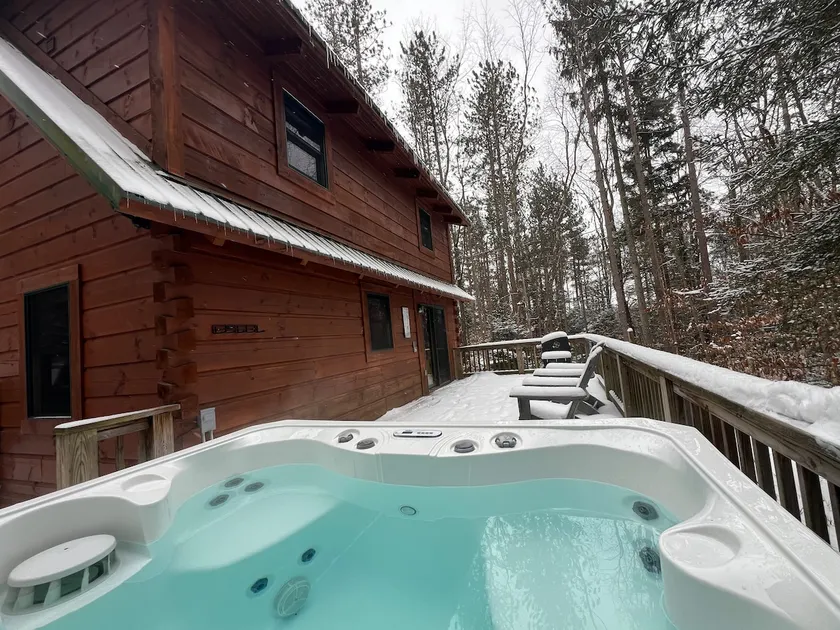 Chickadee Cabin | Hot Tub, Game Room & A/C Canaan - Image 1
