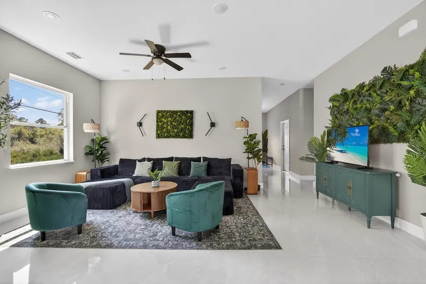 Themed Art House · 4 BR · Mins to Gulf Beaches - Image 1