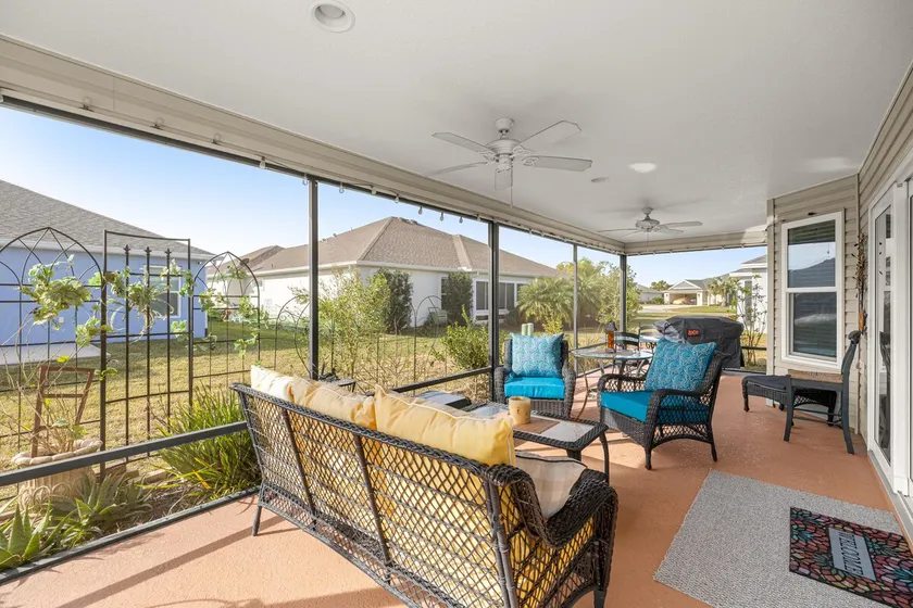 Walk to Sawgrass, Near Eastport With Golfcart and Patio - Image 1