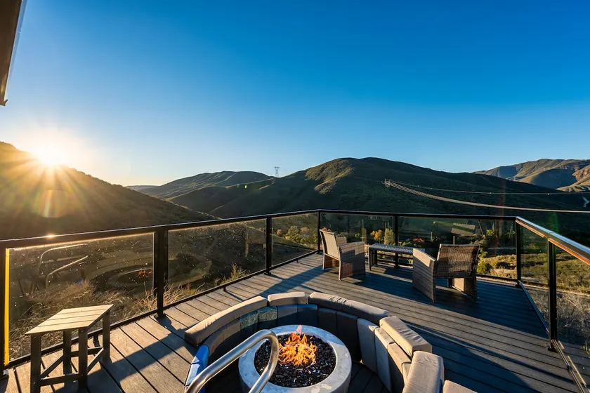 30-Acre Lakeview Retreat - Hot tub, Pool & Sauna - Image 1