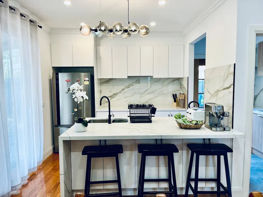 Bright & spacious 4BR Family Holiday Home - Image 1