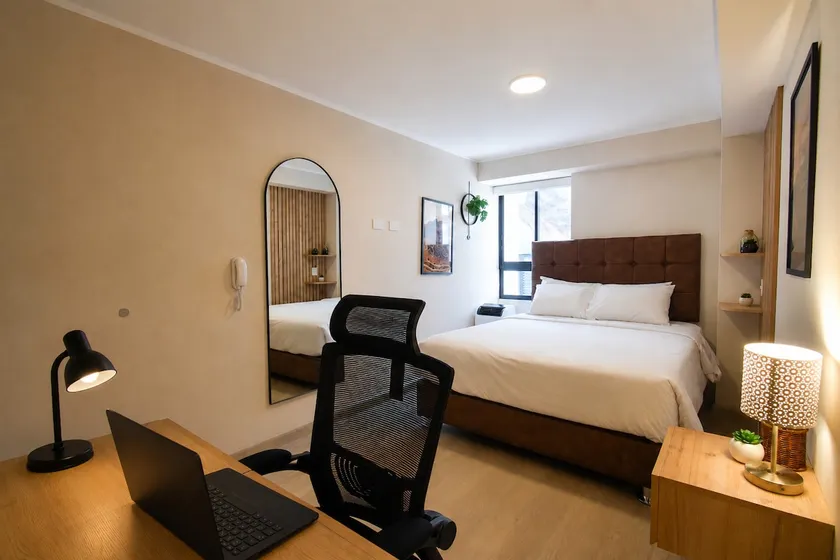 Larcomar Queen Studio WIFI AC | Pool, Coworking & Gym - Image 1