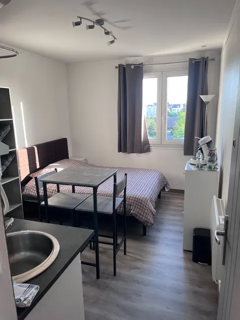 Equipped studio close to the train station and the city center - Image 1